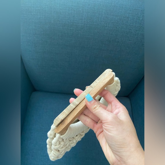 NWOT Crochet Macrame Neutral Cream Boho Handbag Small Purse Wooden Handles - Picture 3 of 10